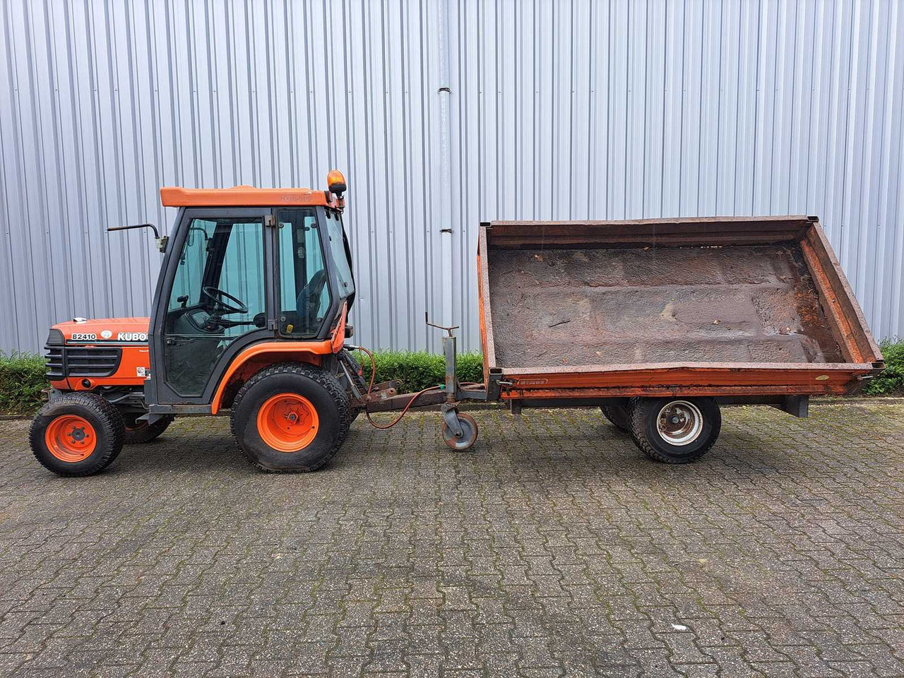 Kubota B2410 - 스트래들 트랙터 : 사진 3 Kubota B2410 - 스트래들 트랙터 : 사진 3