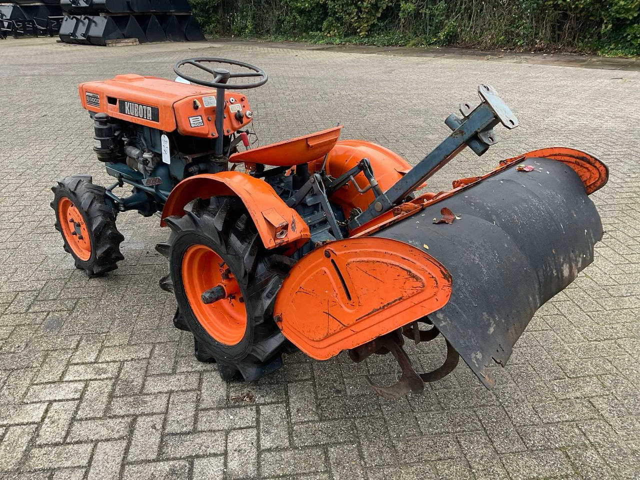 Kubota B6000 - 스트래들 트랙터 : 사진 2 Kubota B6000 - 스트래들 트랙터 : 사진 2