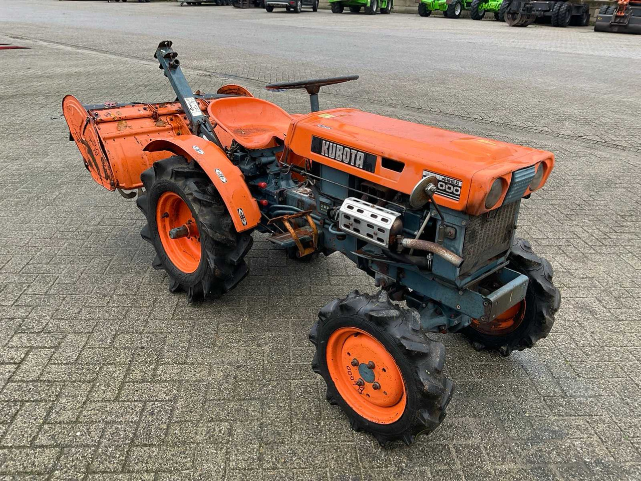 Kubota B6000 - 스트래들 트랙터 : 사진 4 Kubota B6000 - 스트래들 트랙터 : 사진 4
