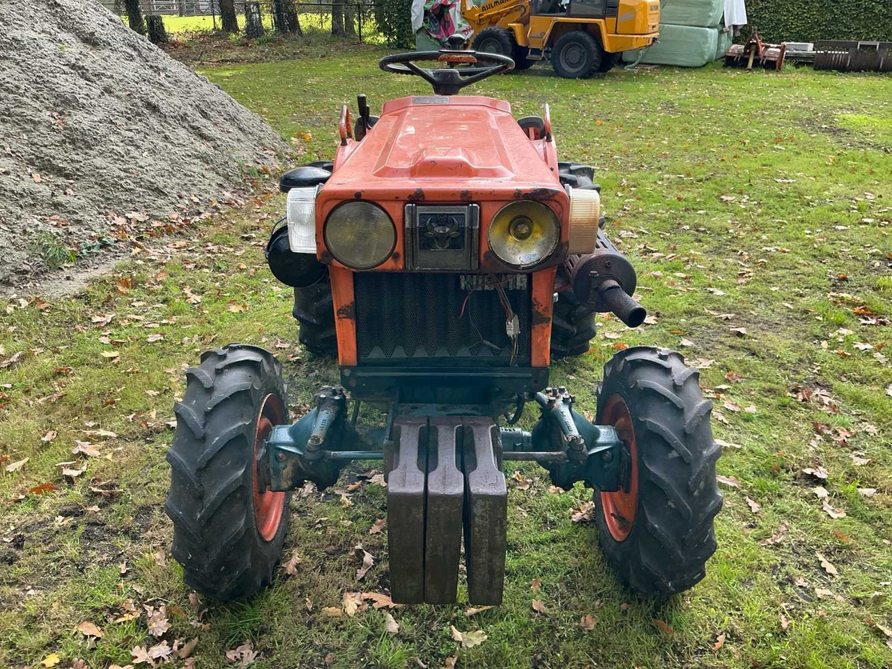 Kubota B6100 D - 장궤형 트랙터 : 사진 2 Kubota B6100 D - 장궤형 트랙터 : 사진 2