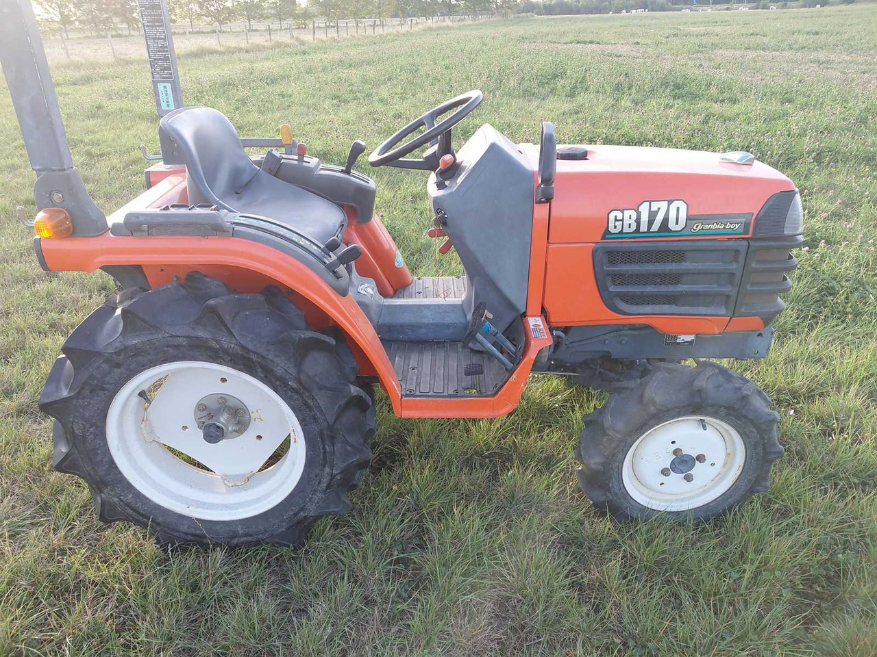 Kubota GB170 - 스트래들 트랙터 : 사진 3 Kubota GB170 - 스트래들 트랙터 : 사진 3