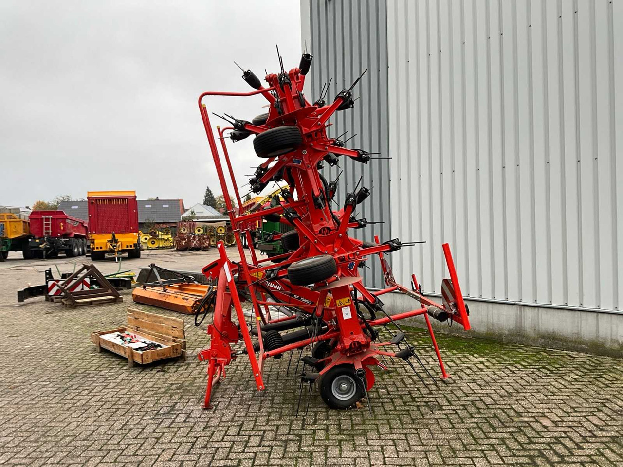 Kuhn GF10803 - 건초 및 목초 장비 : 사진 2 Kuhn GF10803 - 건초 및 목초 장비 : 사진 2