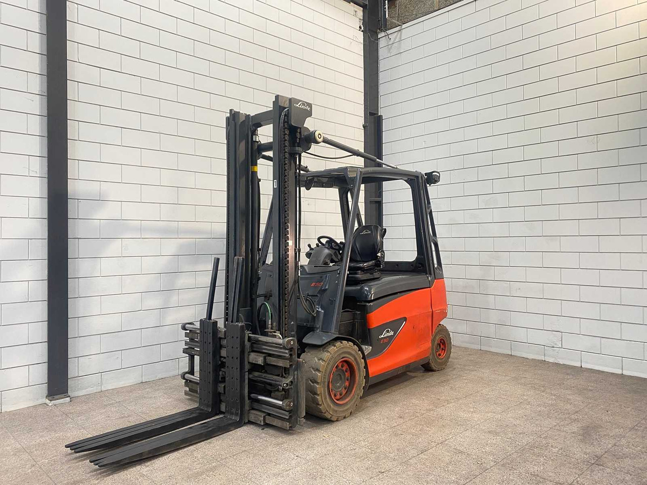 LINDE - 2019 - E50HL-01 - 5000KG LIFTING CAPACITY, TRIPLE LOADER - FORKLIFT - 지게차 : 사진 1 LINDE - 2019 - E50HL-01 - 5000KG LIFTING CAPACITY, TRIPLE LOADER - FORKLIFT - 지게차 : 사진 1
