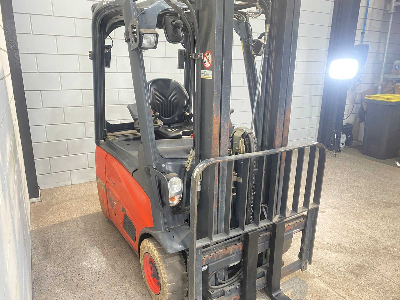 LINDE - E15 - FORKLIFT TRIPLEX - FREE-LIFT - SIDE-SHIFT - 지게차 : 사진 3 LINDE - E15 - FORKLIFT TRIPLEX - FREE-LIFT - SIDE-SHIFT - 지게차 : 사진 3