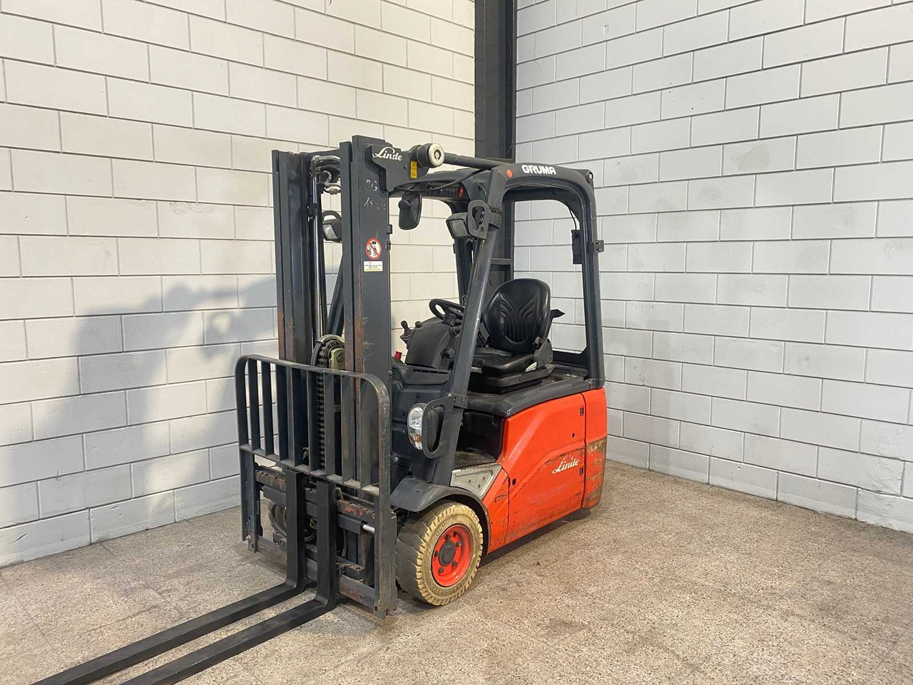LINDE - E15 - FORKLIFT TRIPLEX - FREE-LIFT - SIDE-SHIFT - 지게차 : 사진 1 LINDE - E15 - FORKLIFT TRIPLEX - FREE-LIFT - SIDE-SHIFT - 지게차 : 사진 1
