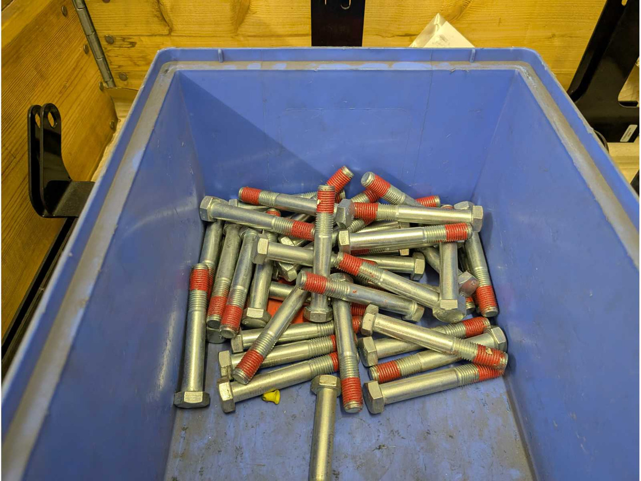 LOT OF PALLET 3 - CONTENTS AND QUANTITIES SEE PICTURES - INCL. PALLET AND FRAME - 굴착기 : 사진 3 LOT OF PALLET 3 - CONTENTS AND QUANTITIES SEE PICTURES - INCL. PALLET AND FRAME - 굴착기 : 사진 3