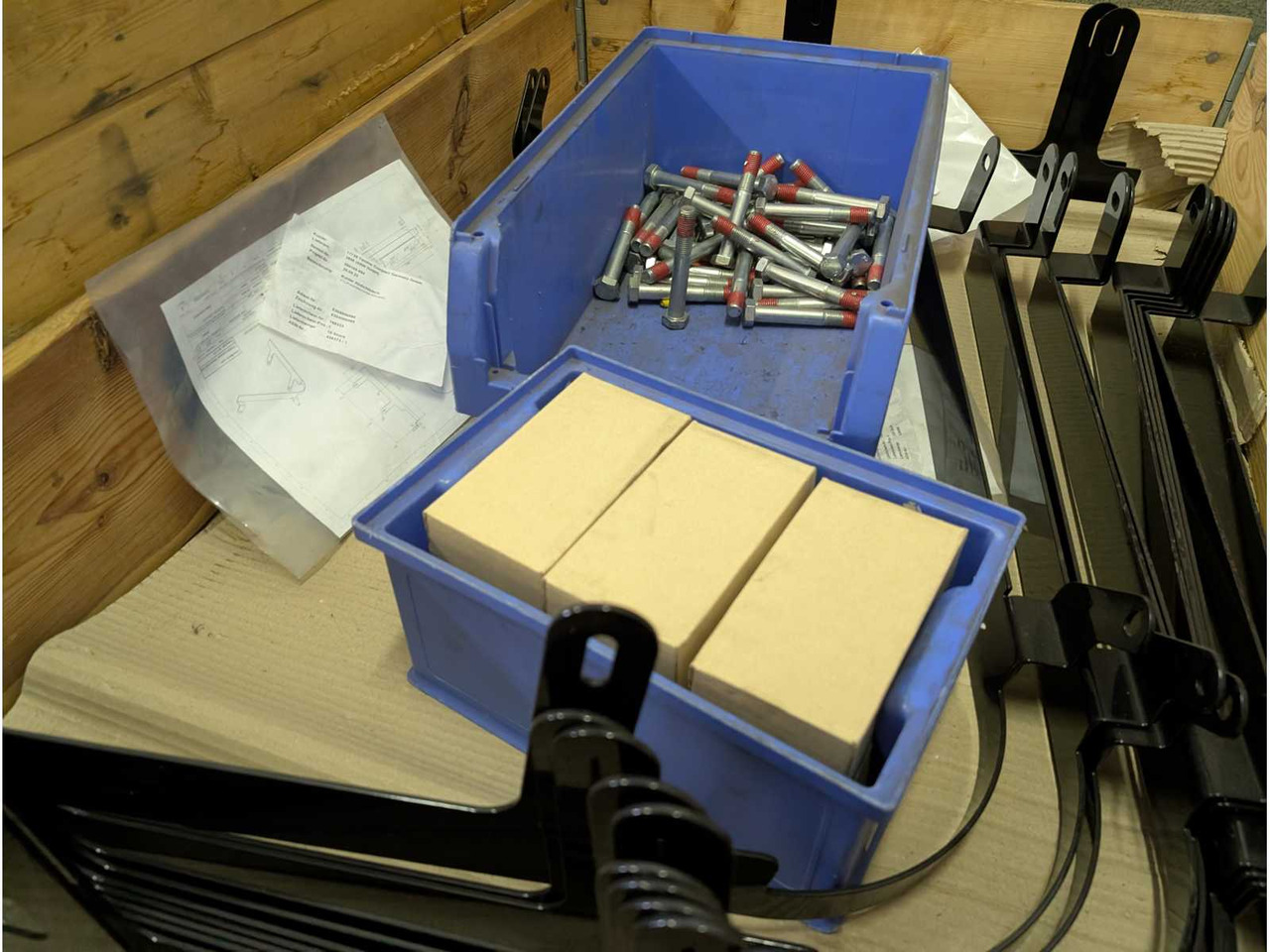 LOT OF PALLET 3 - CONTENTS AND QUANTITIES SEE PICTURES - INCL. PALLET AND FRAME - 굴착기 : 사진 5 LOT OF PALLET 3 - CONTENTS AND QUANTITIES SEE PICTURES - INCL. PALLET AND FRAME - 굴착기 : 사진 5