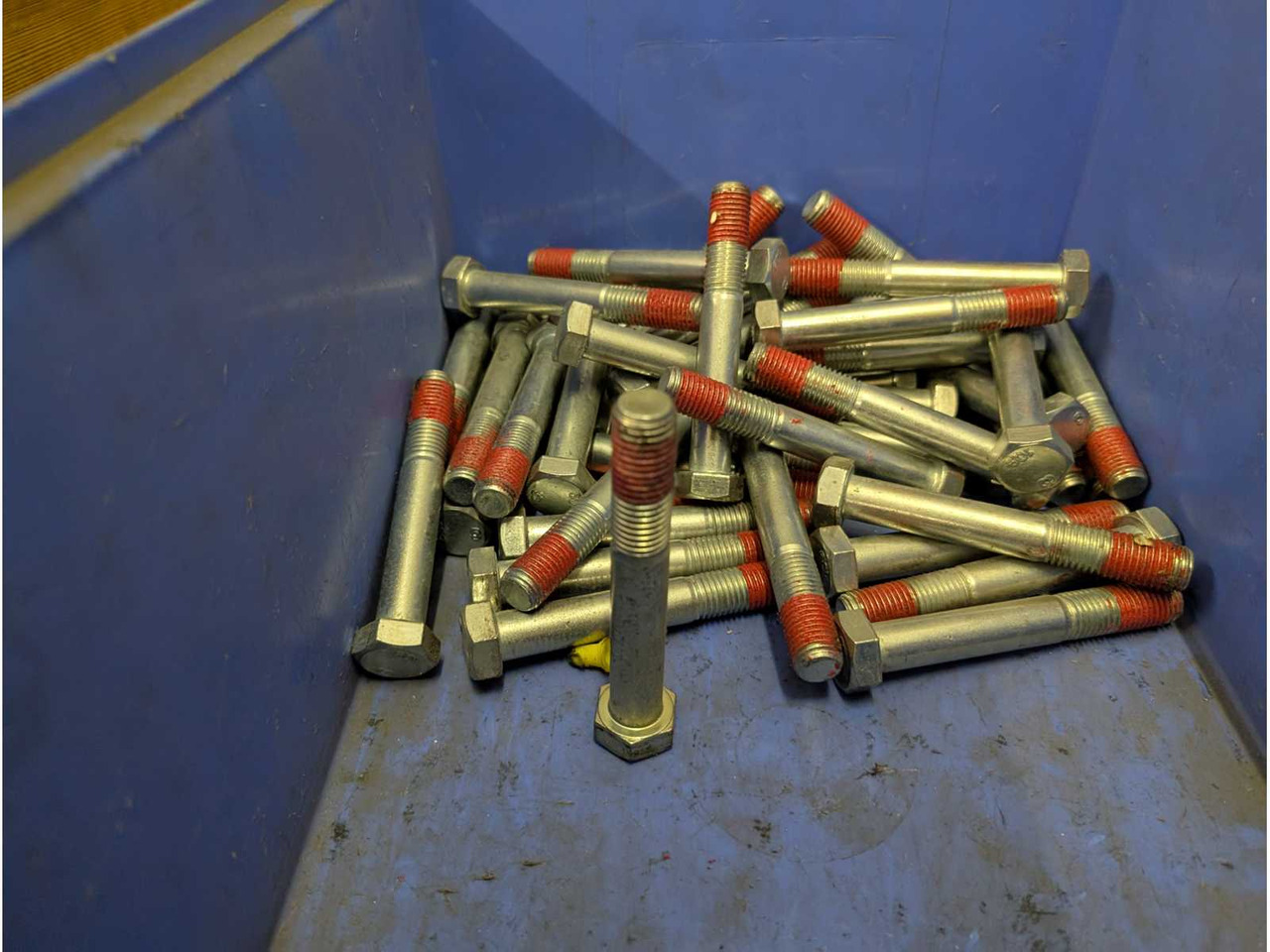 LOT OF PALLET 3 - CONTENTS AND QUANTITIES SEE PICTURES - INCL. PALLET AND FRAME - 굴착기 : 사진 4 LOT OF PALLET 3 - CONTENTS AND QUANTITIES SEE PICTURES - INCL. PALLET AND FRAME - 굴착기 : 사진 4