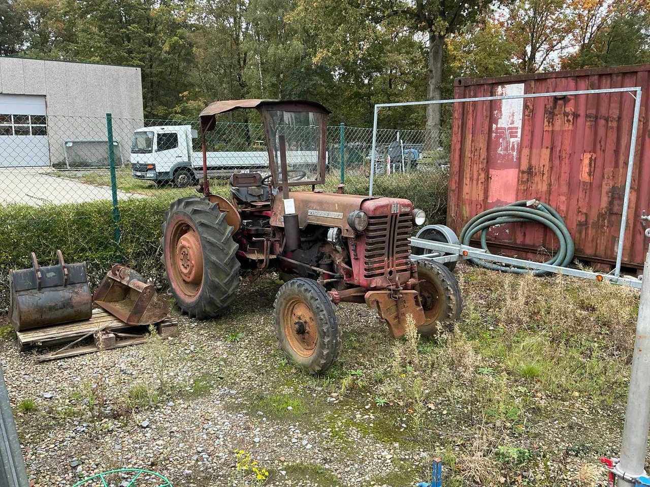 McCormick D-320 - 장궤형 트랙터 : 사진 1 McCormick D-320 - 장궤형 트랙터 : 사진 1