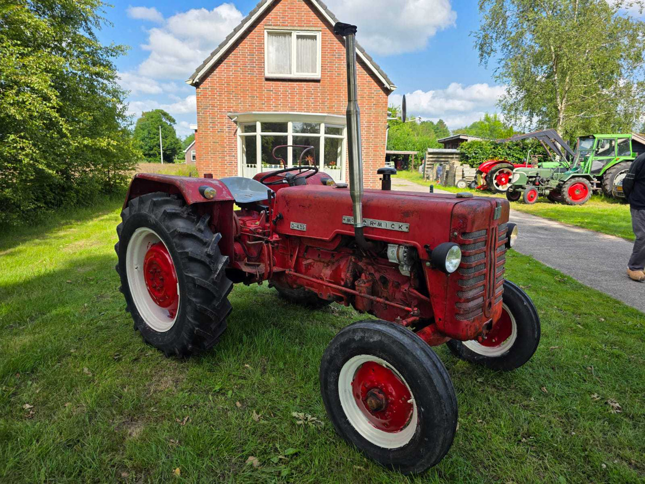 McCormick D-432 - 장궤형 트랙터 : 사진 3 McCormick D-432 - 장궤형 트랙터 : 사진 3