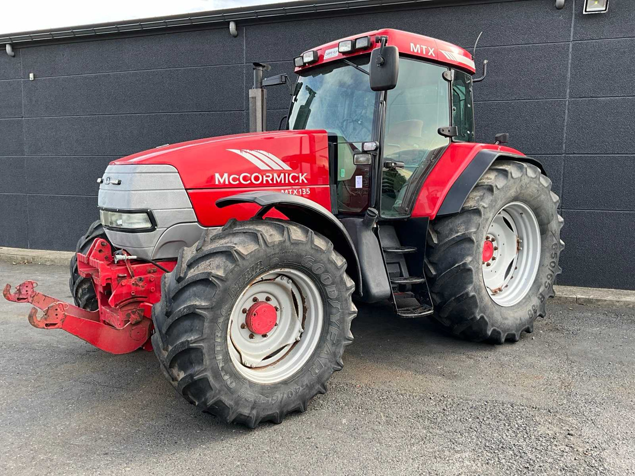 McCormick MTX135 - 장궤형 트랙터 : 사진 1 McCormick MTX135 - 장궤형 트랙터 : 사진 1