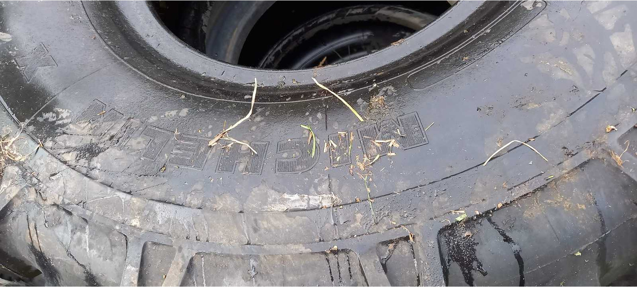 Michelin 395/85 R 20 - 휠 및 타이어 장궤형 트랙터 용 : 사진 4 Michelin 395/85 R 20 - 휠 및 타이어 장궤형 트랙터 용 : 사진 4