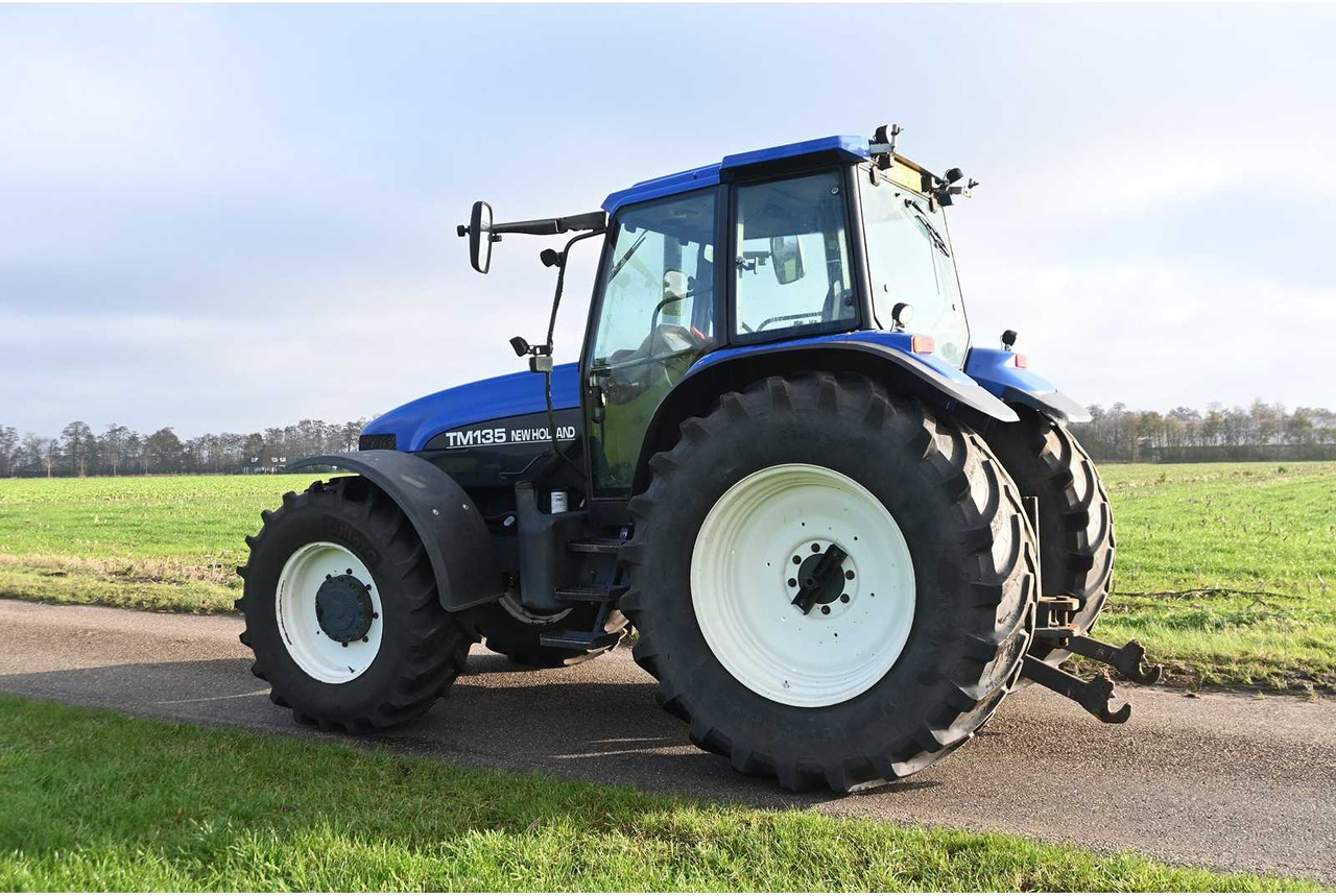 NEW HOLLAND - 1998 - TM135 - ALL-WHEEL DRIVE FARM TRACTOR - 장궤형 트랙터 : 사진 5 NEW HOLLAND - 1998 - TM135 - ALL-WHEEL DRIVE FARM TRACTOR - 장궤형 트랙터 : 사진 5