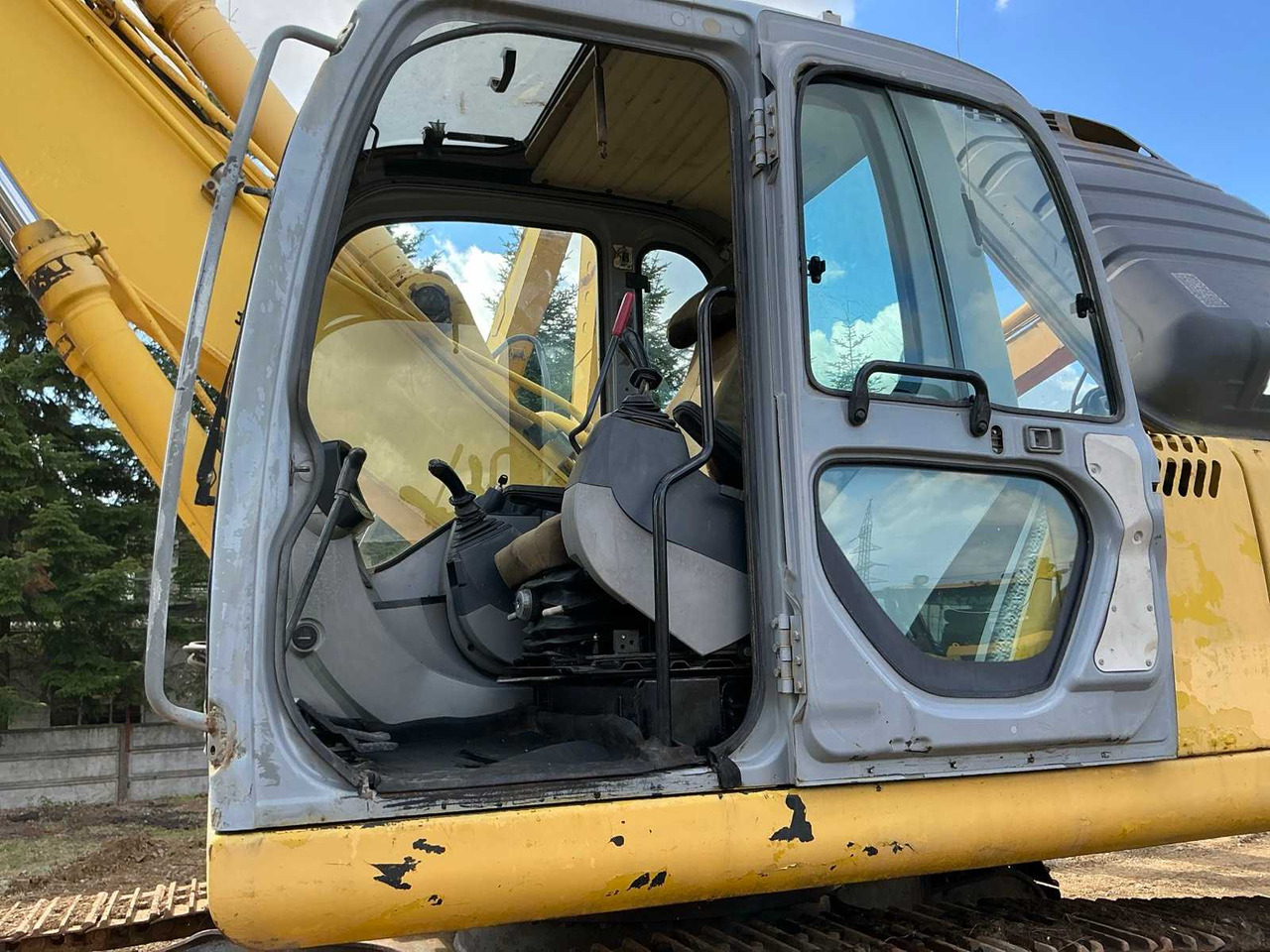 NEW HOLLAND KOBELCO E 215B - 크롤러 굴삭기 : 사진 3 NEW HOLLAND KOBELCO E 215B - 크롤러 굴삭기 : 사진 3
