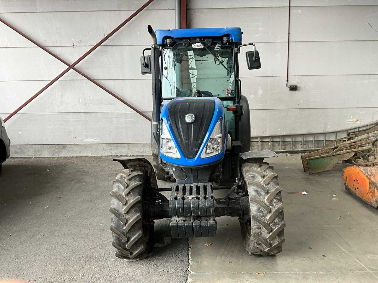 NEW HOLLAND T4.100F CAB - 장궤형 트랙터 : 사진 2 NEW HOLLAND T4.100F CAB - 장궤형 트랙터 : 사진 2