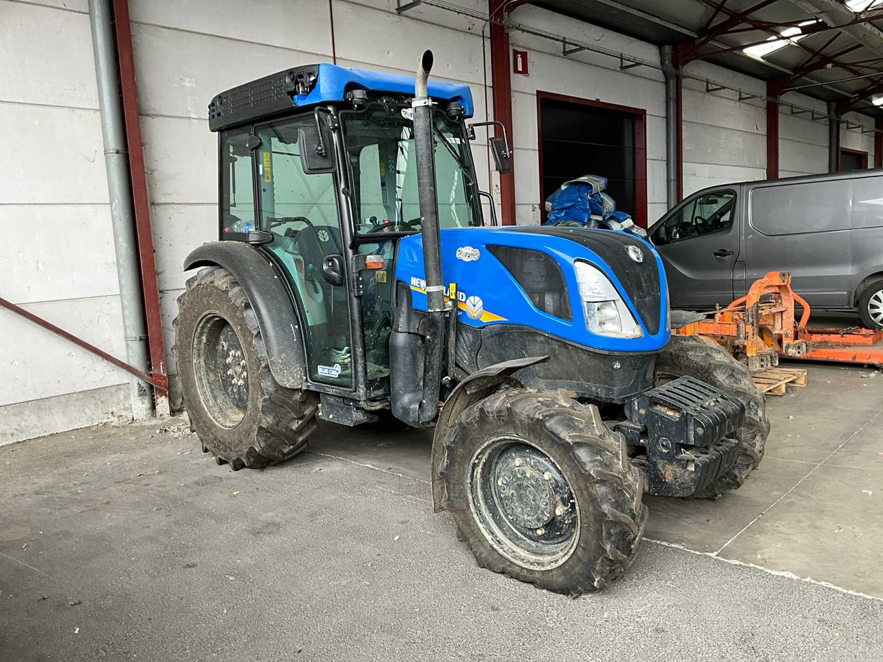 NEW HOLLAND T4.100F CAB - 장궤형 트랙터 : 사진 3 NEW HOLLAND T4.100F CAB - 장궤형 트랙터 : 사진 3
