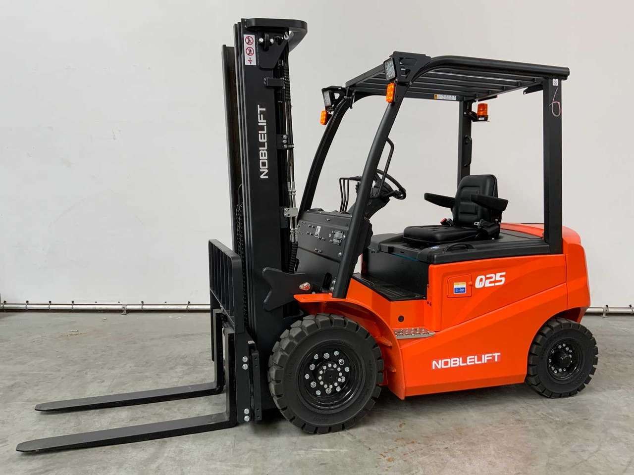 NOBLELIFT - 2024 - Q25-SERIES - 2.5T FORKLIFT ADJUSTABLE FORKS 4.8M - 지게차 : 사진 1 NOBLELIFT - 2024 - Q25-SERIES - 2.5T FORKLIFT ADJUSTABLE FORKS 4.8M - 지게차 : 사진 1