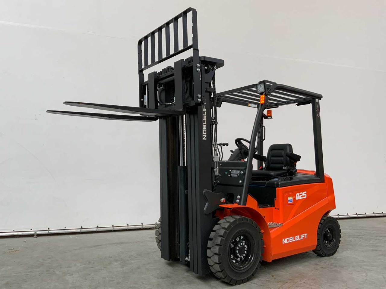 NOBLELIFT - 2024 - Q25-SERIES - 2.5T FORKLIFT ADJUSTABLE FORKS 4.8M - 지게차 : 사진 2 NOBLELIFT - 2024 - Q25-SERIES - 2.5T FORKLIFT ADJUSTABLE FORKS 4.8M - 지게차 : 사진 2