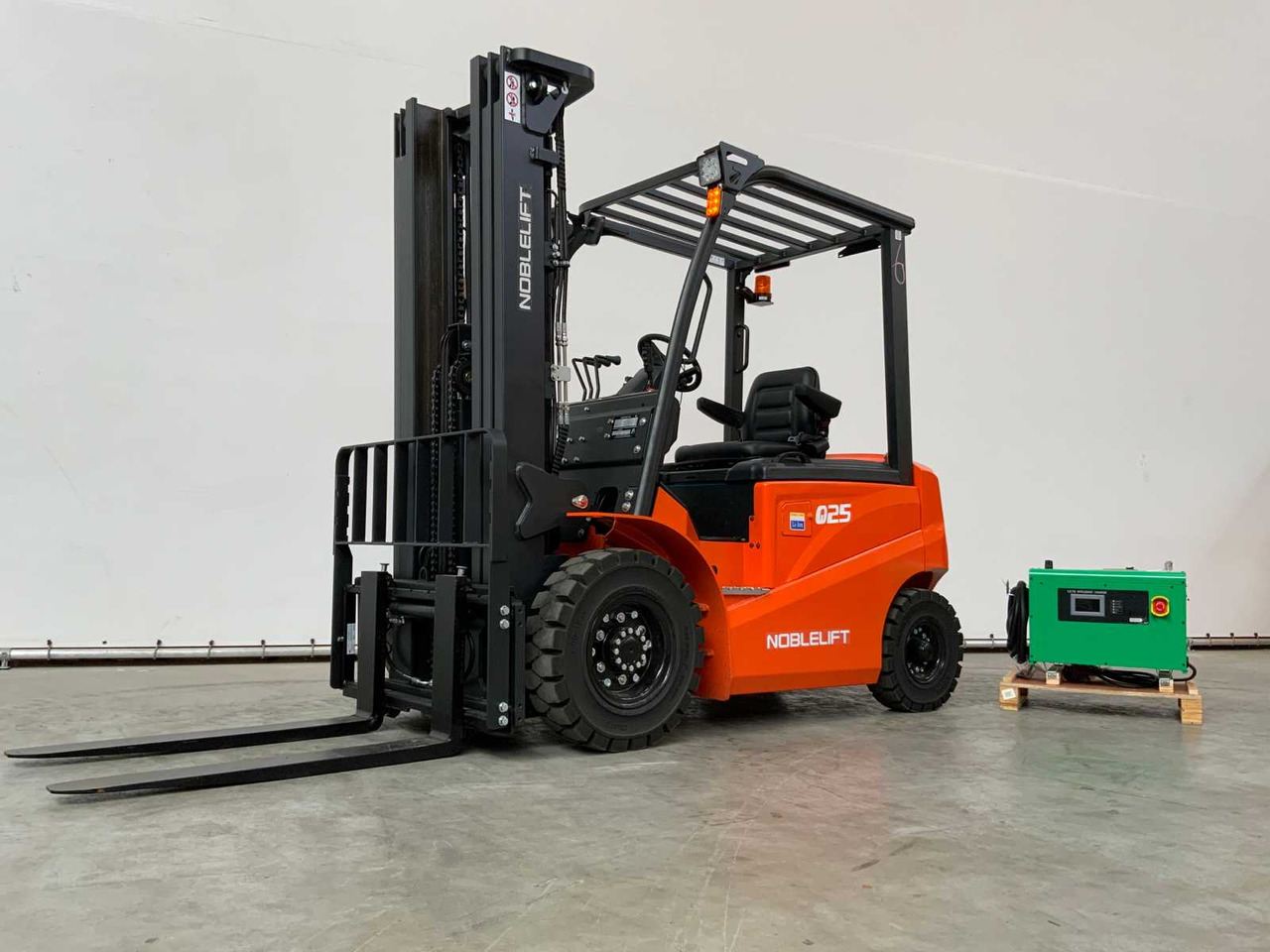 NOBLELIFT - 2024 - Q25-SERIES - 2.5T FORKLIFT ADJUSTABLE FORKS 4.8M - 지게차 : 사진 4 NOBLELIFT - 2024 - Q25-SERIES - 2.5T FORKLIFT ADJUSTABLE FORKS 4.8M - 지게차 : 사진 4