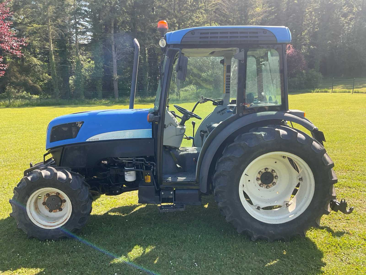 New Holland T4040N - 장궤형 트랙터 : 사진 2 New Holland T4040N - 장궤형 트랙터 : 사진 2