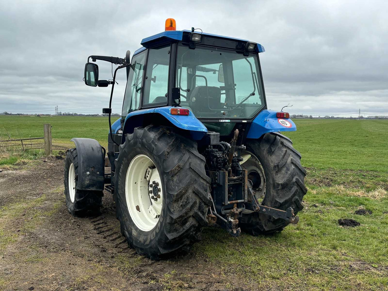 New Holland ts90 - 장궤형 트랙터 : 사진 4 New Holland ts90 - 장궤형 트랙터 : 사진 4
