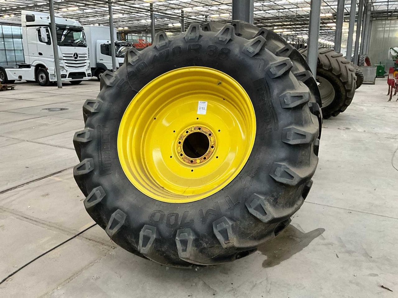 Pirelli TM700 - 휠 및 타이어 장궤형 트랙터 용 : 사진 1 Pirelli TM700 - 휠 및 타이어 장궤형 트랙터 용 : 사진 1