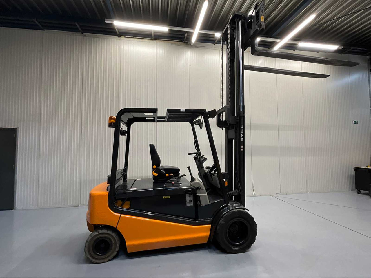 STILL R60-50 FORKLIFT 5000KG WITH FORK POSITIONER - BATTERY 2018 - FORKS 2400MM - 지게차 : 사진 4 STILL R60-50 FORKLIFT 5000KG WITH FORK POSITIONER - BATTERY 2018 - FORKS 2400MM - 지게차 : 사진 4