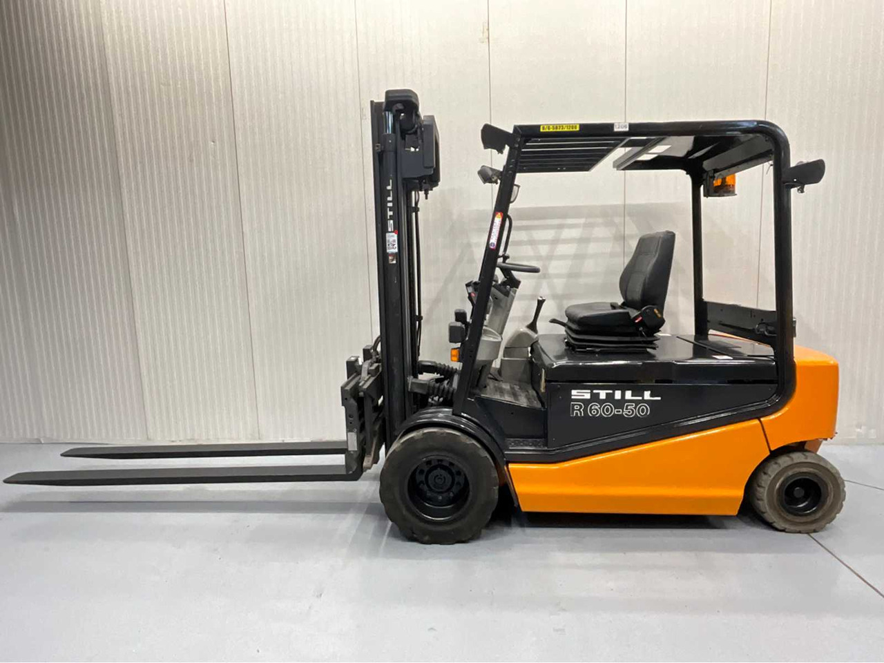 STILL R60-50 FORKLIFT 5000KG WITH FORK POSITIONER - BATTERY 2018 - FORKS 2400MM - 지게차 : 사진 2 STILL R60-50 FORKLIFT 5000KG WITH FORK POSITIONER - BATTERY 2018 - FORKS 2400MM - 지게차 : 사진 2