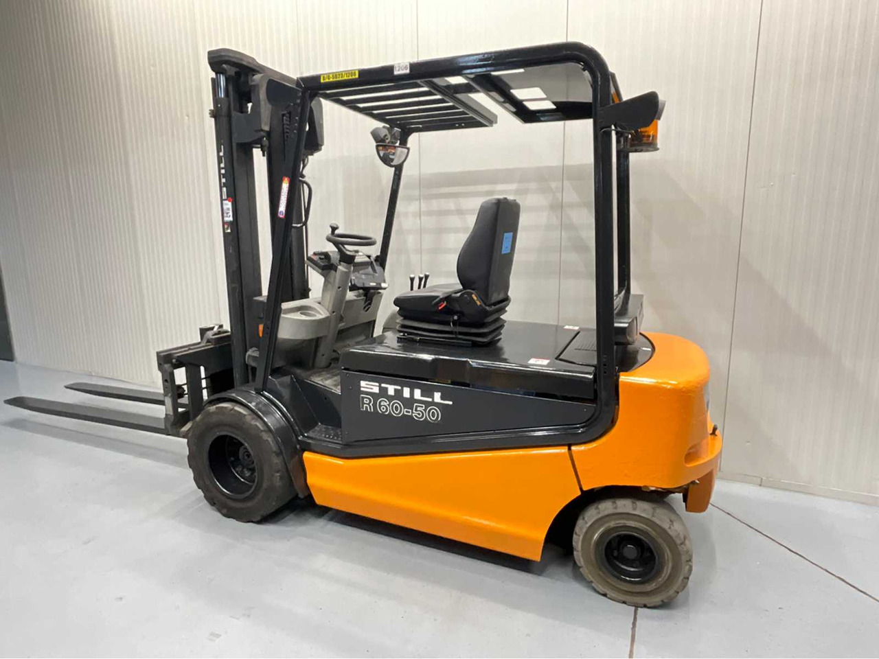 STILL R60-50 FORKLIFT 5000KG WITH FORK POSITIONER - BATTERY 2018 - FORKS 2400MM - 지게차 : 사진 3 STILL R60-50 FORKLIFT 5000KG WITH FORK POSITIONER - BATTERY 2018 - FORKS 2400MM - 지게차 : 사진 3