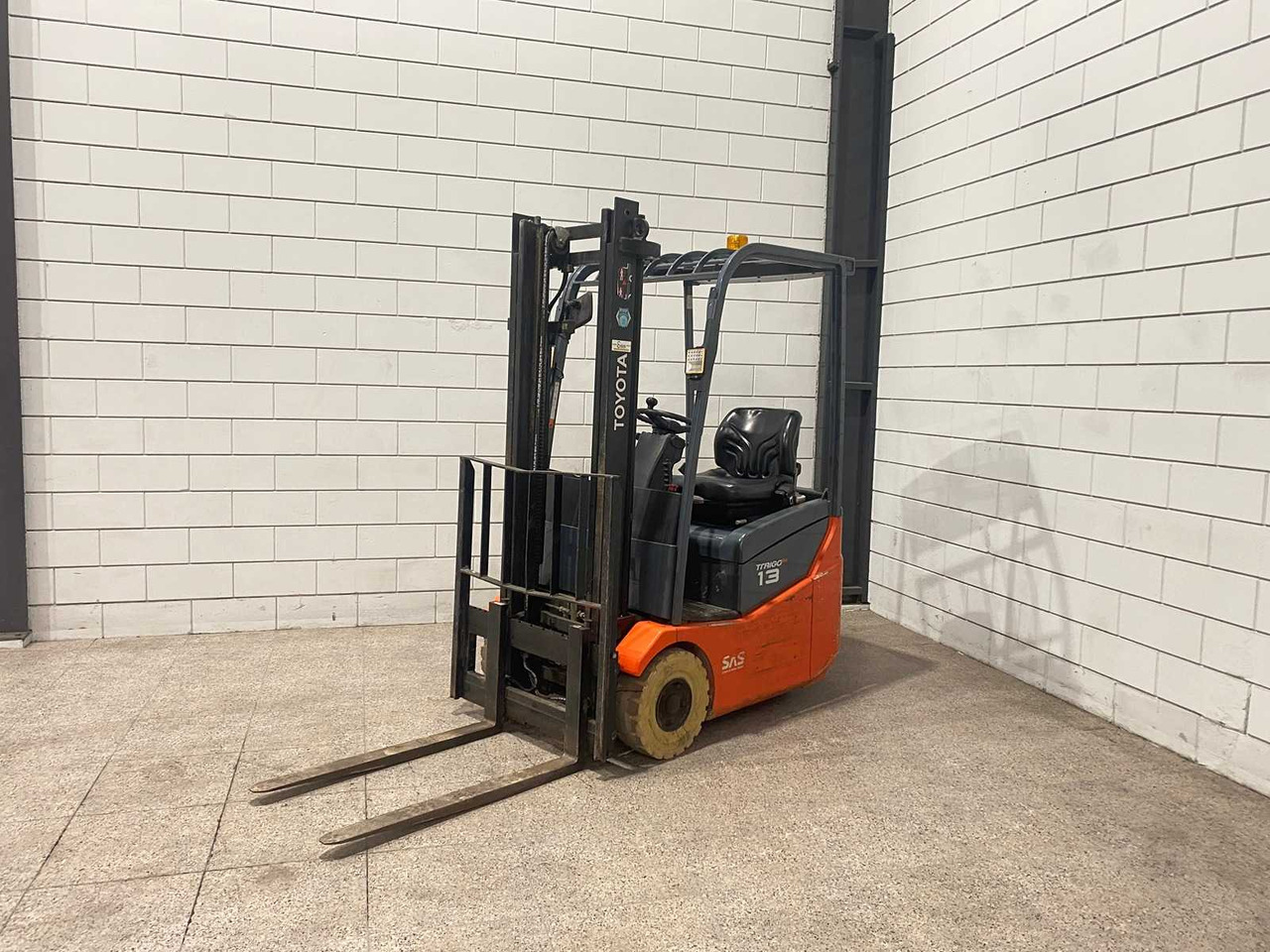 TOYOTA - 2012 - 7FBEST13 - FORKLIFT - SIDE-SHIFT - 지게차 : 사진 1 TOYOTA - 2012 - 7FBEST13 - FORKLIFT - SIDE-SHIFT - 지게차 : 사진 1