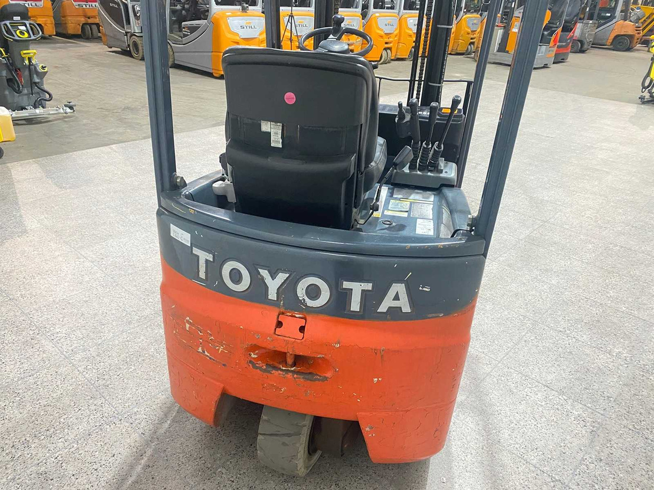 TOYOTA - 2012 - 7FBEST13 - FORKLIFT - SIDE-SHIFT - 지게차 : 사진 4 TOYOTA - 2012 - 7FBEST13 - FORKLIFT - SIDE-SHIFT - 지게차 : 사진 4