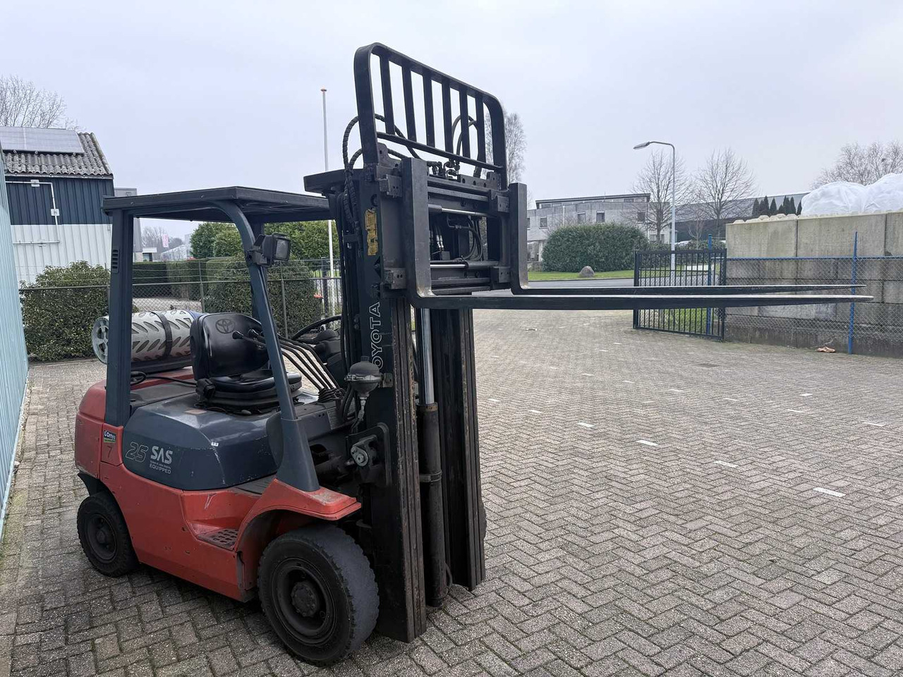 TOYOTA FORKLIFT WITH 4TH VALVE-FORK POSITIONER-SIDESHIFT-470CM HIGH-LOW HOURS 6445 - 지게차 : 사진 3 TOYOTA FORKLIFT WITH 4TH VALVE-FORK POSITIONER-SIDESHIFT-470CM HIGH-LOW HOURS 6445 - 지게차 : 사진 3