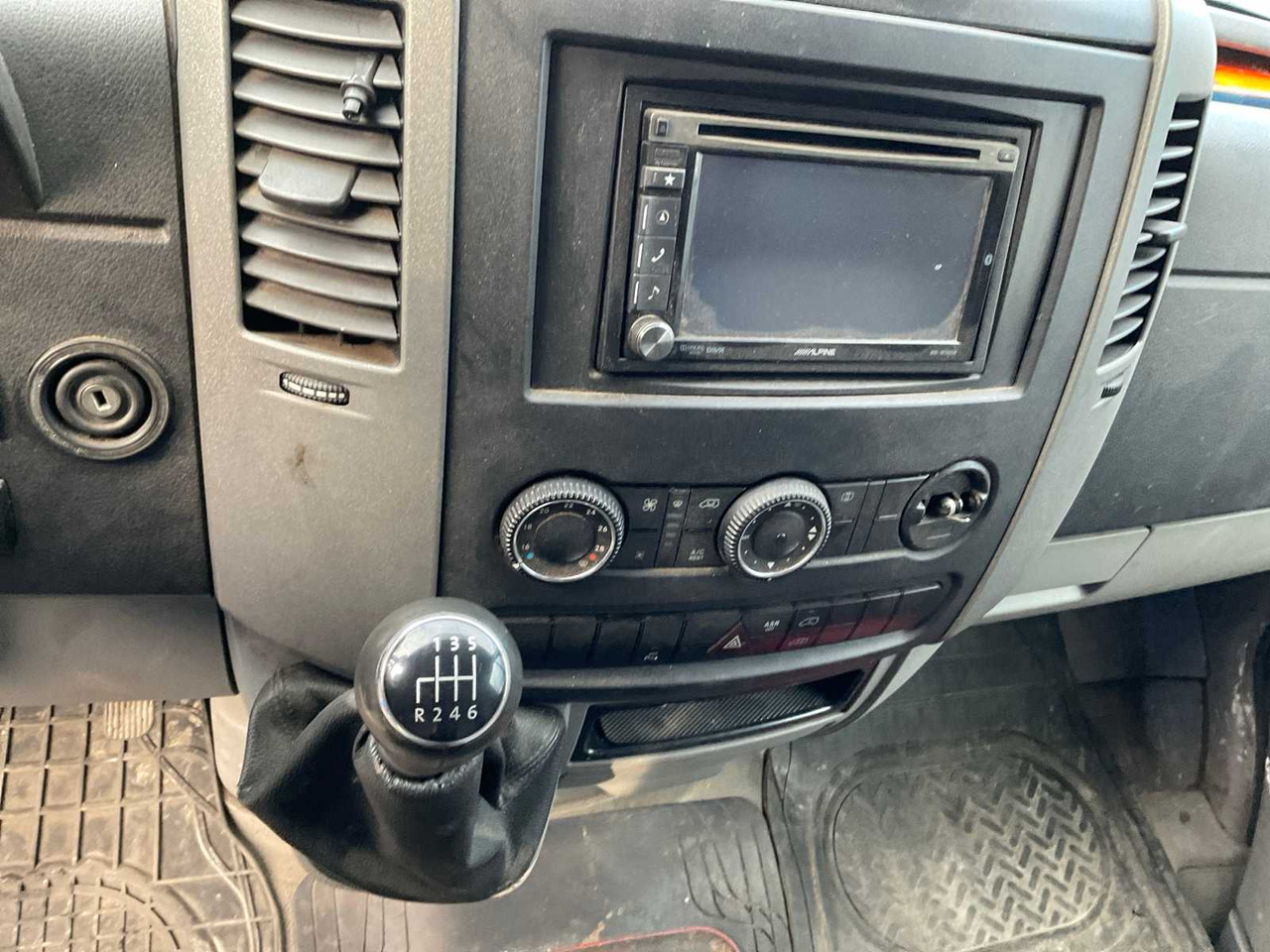 밴 VOLKSWAGEN - CRAFTER - - COMMERCIAL VEHICLE : 사진 18 밴 VOLKSWAGEN - CRAFTER - - COMMERCIAL VEHICLE : 사진 18