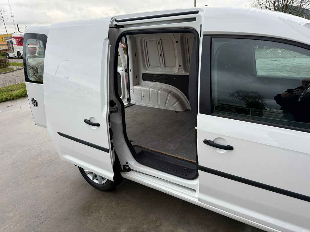 밴 VOLKSWAGEN - EASYLINE BENZINE 1.2 TSI L1H1 - CADDY - VAN : 사진 13 밴 VOLKSWAGEN - EASYLINE BENZINE 1.2 TSI L1H1 - CADDY - VAN : 사진 13