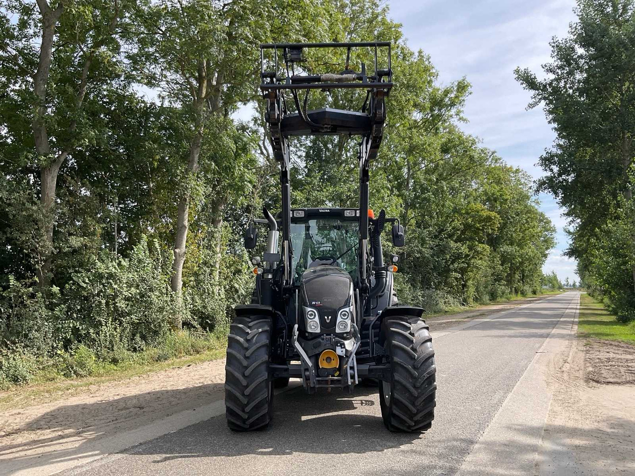 Valtra N123 Unlimited - 장궤형 트랙터 : 사진 4 Valtra N123 Unlimited - 장궤형 트랙터 : 사진 4