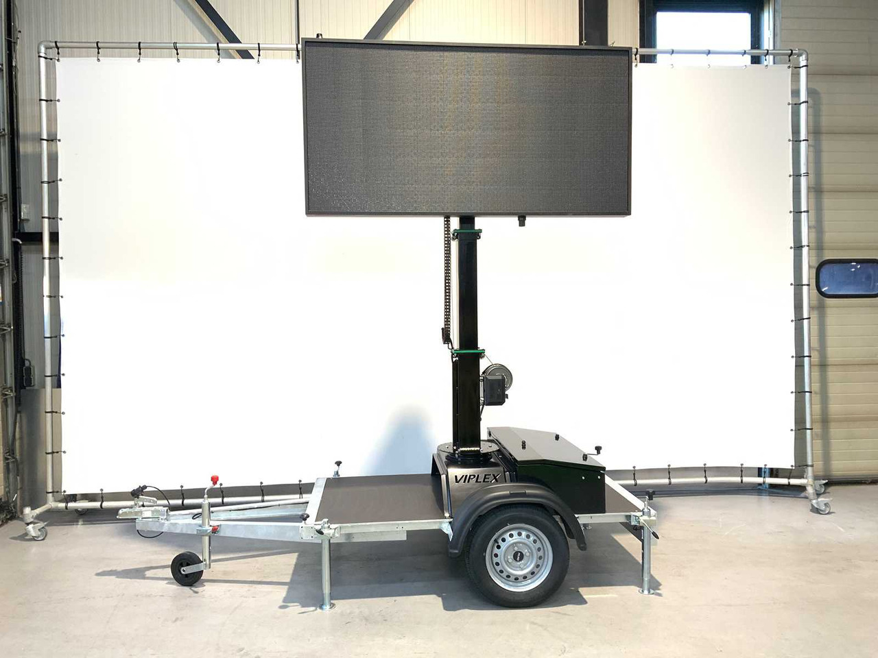 Viplex tekstkar P8 ledscherm op aanhangwagen - 건설장비, 트레일러 : 사진 4 Viplex tekstkar P8 ledscherm op aanhangwagen - 건설장비, 트레일러 : 사진 4