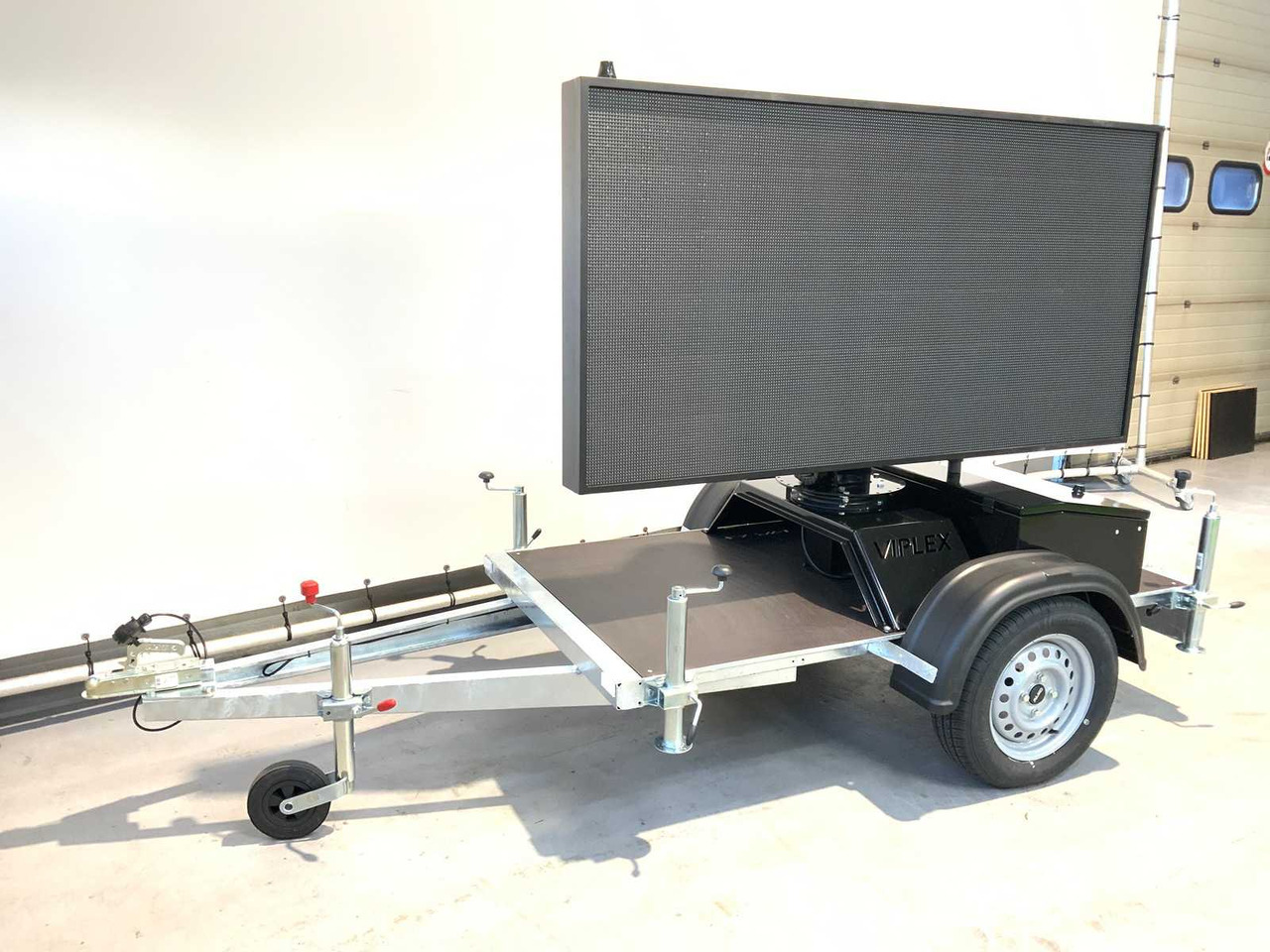 Viplex tekstkar P8 ledscherm op aanhangwagen - 건설장비, 트레일러 : 사진 1 Viplex tekstkar P8 ledscherm op aanhangwagen - 건설장비, 트레일러 : 사진 1