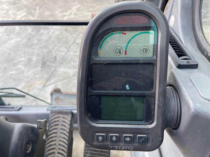 휠 굴삭기 Volvo EW 140 B : 사진 25