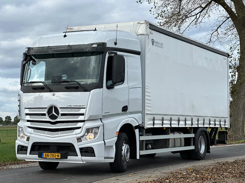 Mercedes-Benz Actros ACTROS 1843L 2022. 183432km Schuifzeil met Laadklep 2000kg - 커튼사이더 트럭 : 사진 1 Mercedes-Benz Actros ACTROS 1843L 2022. 183432km Schuifzeil met Laadklep 2000kg - 커튼사이더 트럭 : 사진 1