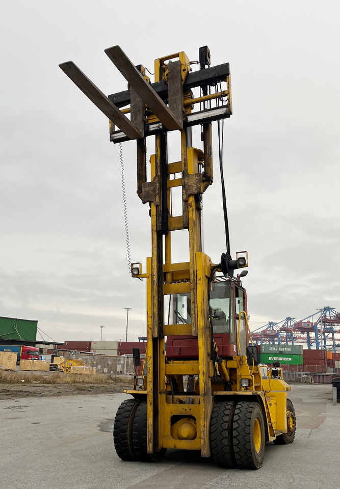 CVS Ferrari F16 - 컨테이너 핸들러 : 사진 1 CVS Ferrari F16 - 컨테이너 핸들러 : 사진 1