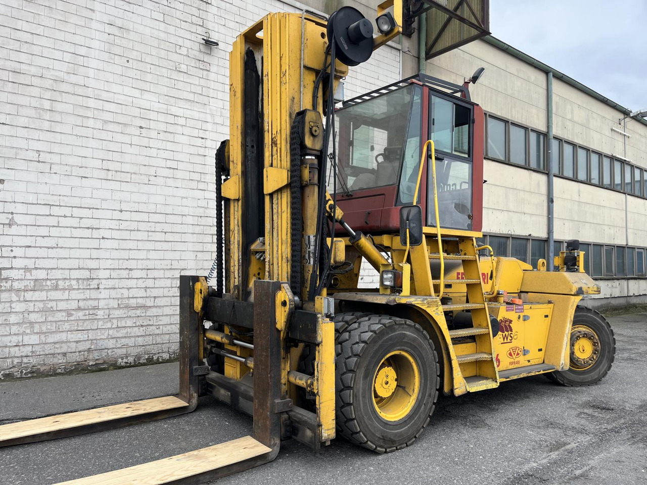 CVS Ferrari F16 - 컨테이너 핸들러 : 사진 2 CVS Ferrari F16 - 컨테이너 핸들러 : 사진 2