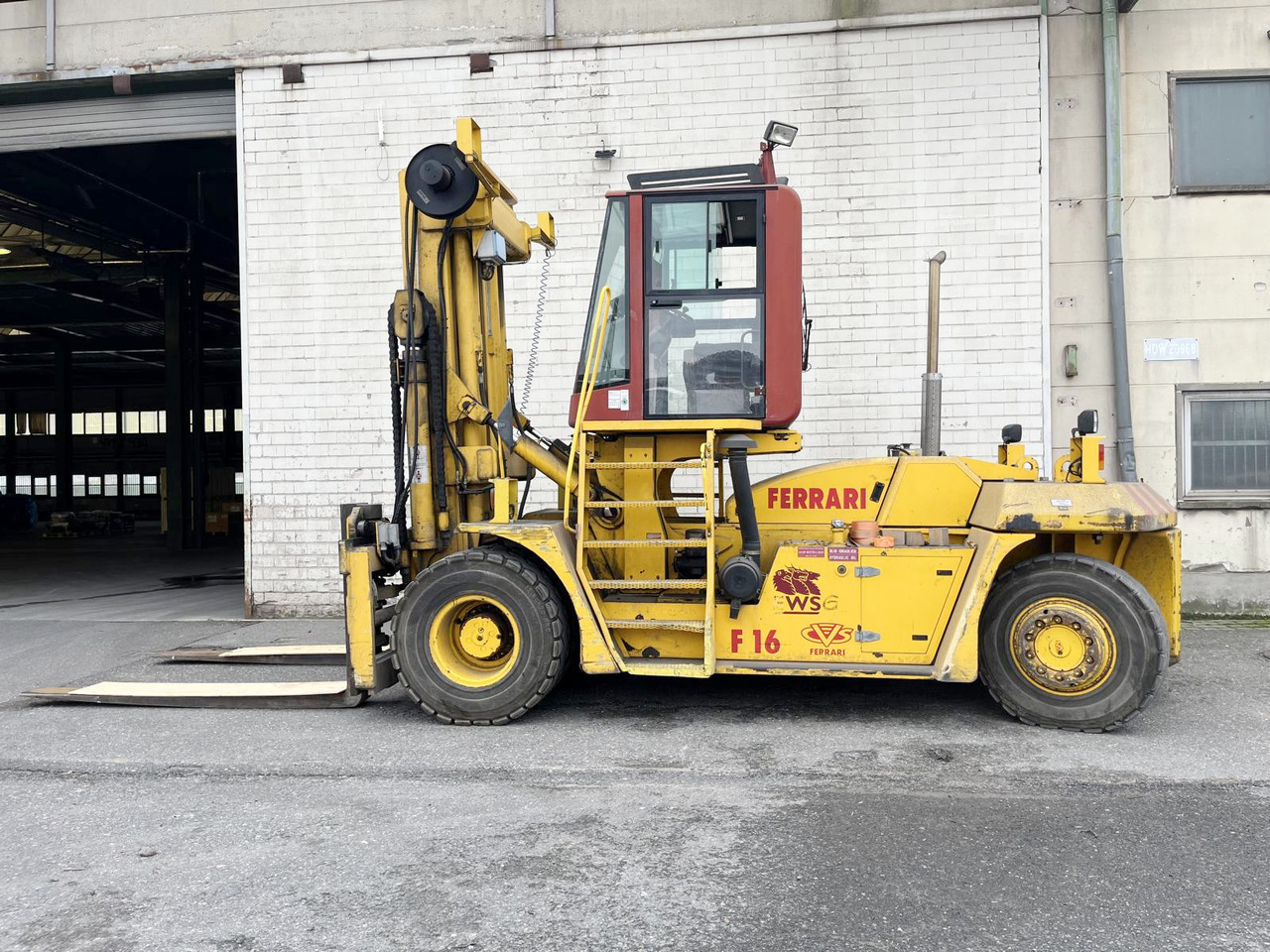 CVS Ferrari F16 - 컨테이너 핸들러 : 사진 3 CVS Ferrari F16 - 컨테이너 핸들러 : 사진 3