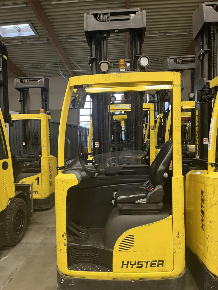 Hyster R1.6 - 리치 트럭 : 사진 1 Hyster R1.6 - 리치 트럭 : 사진 1
