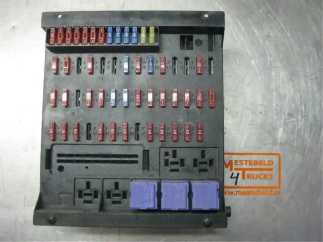 Mercedes-Benz Zekeringskast - 전기 설비 트럭 용 : 사진 1 Mercedes-Benz Zekeringskast - 전기 설비 트럭 용 : 사진 1