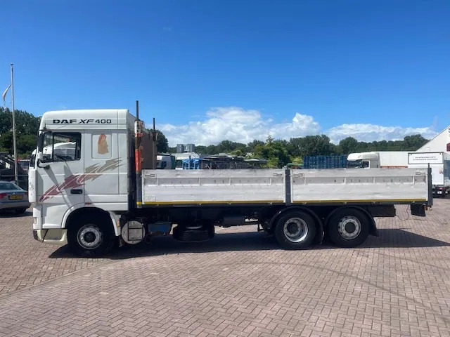 DAF XF 95 8 Tires (6x2) euro 2 - 드롭사이드/ 플랫베드 트럭 : 사진 4 DAF XF 95 8 Tires (6x2) euro 2 - 드롭사이드/ 플랫베드 트럭 : 사진 4