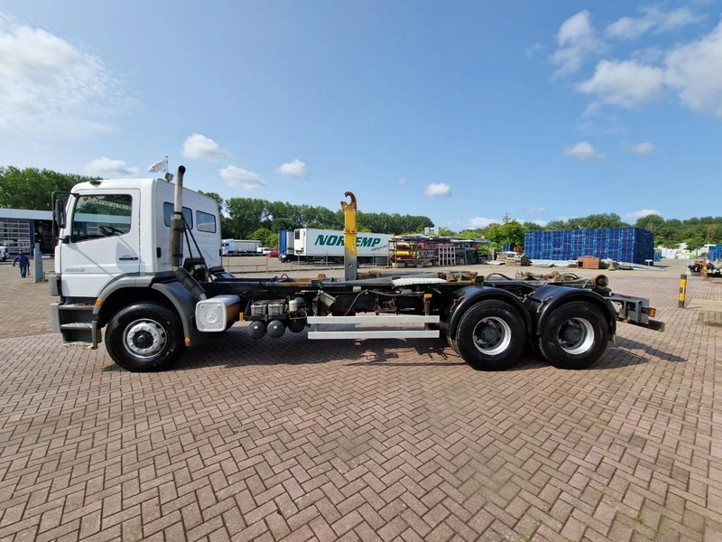 Mercedes-Benz Atego 2628 6x4 Euro 3 Manual Gear full steel suspension - 후크 리프트 트럭 : 사진 5 Mercedes-Benz Atego 2628 6x4 Euro 3 Manual Gear full steel suspension - 후크 리프트 트럭 : 사진 5