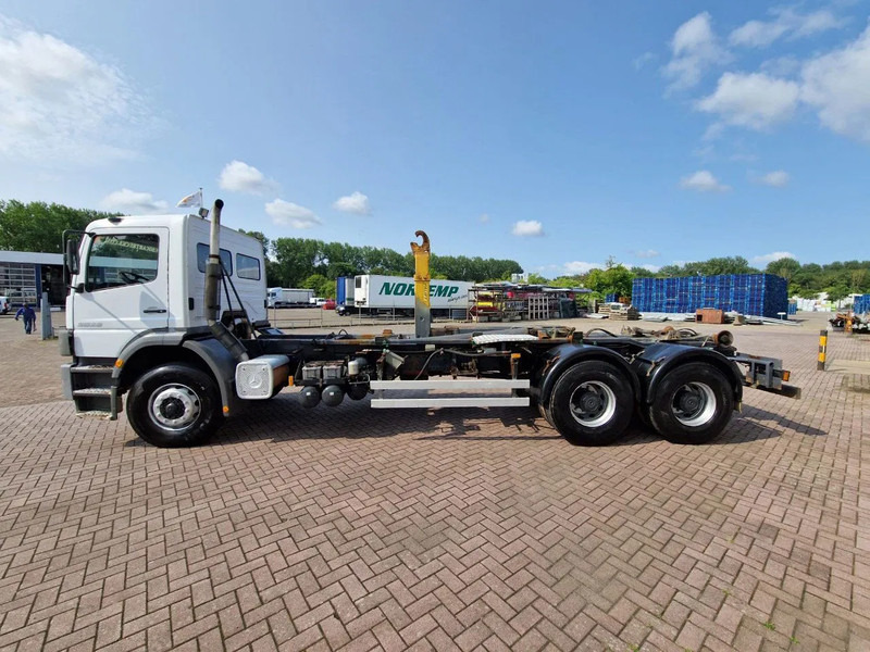 Mercedes-Benz Atego 2628 6x4 Euro 3 Manual Gear full steel suspension - 후크 리프트 트럭 : 사진 5 Mercedes-Benz Atego 2628 6x4 Euro 3 Manual Gear full steel suspension - 후크 리프트 트럭 : 사진 5