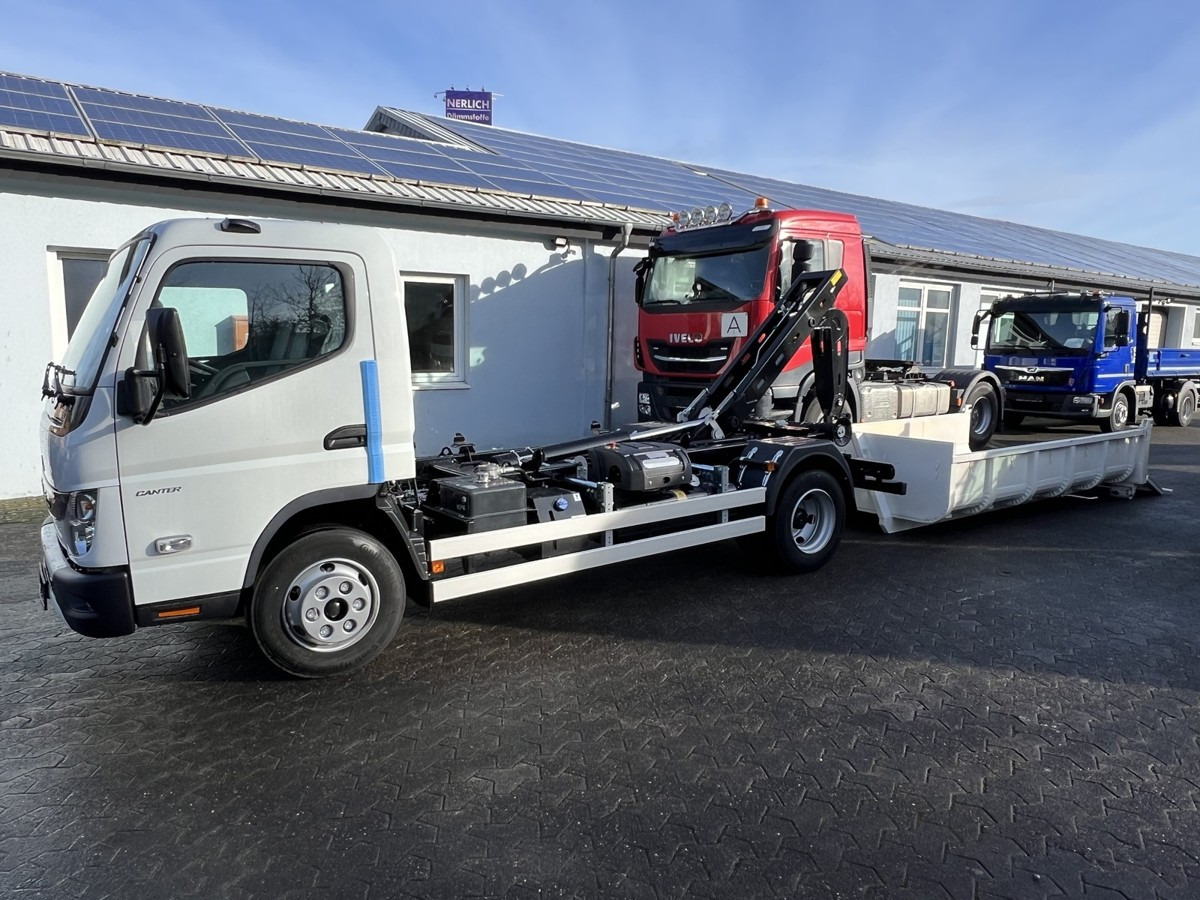 FUSO Canter FUSO 7C18 City Abrollkipper Miete - 후크 리프트 트럭 : 사진 3 FUSO Canter FUSO 7C18 City Abrollkipper Miete - 후크 리프트 트럭 : 사진 3