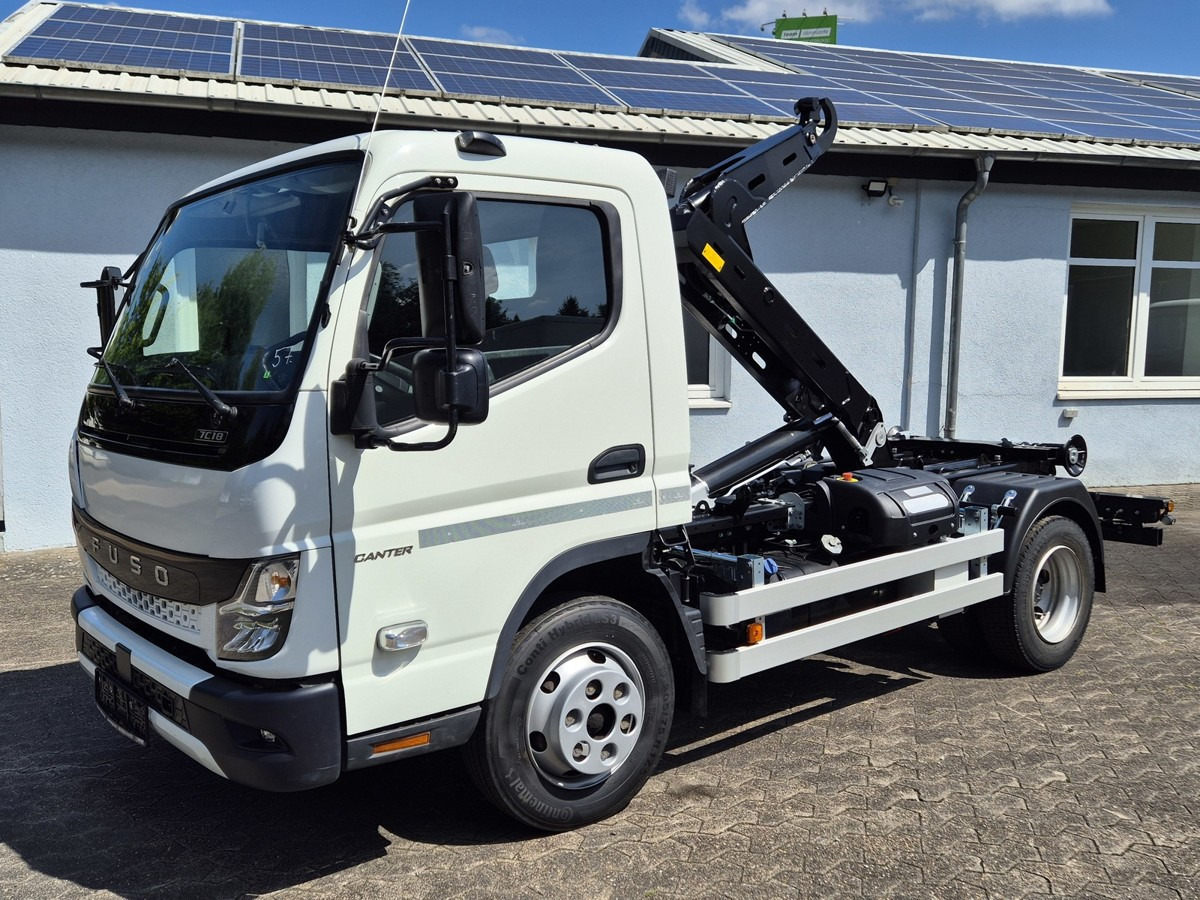 FUSO Fuso Canter 7C18 City Abrollkipper AHK Hooklift - 후크 리프트 트럭 : 사진 1 FUSO Fuso Canter 7C18 City Abrollkipper AHK Hooklift - 후크 리프트 트럭 : 사진 1