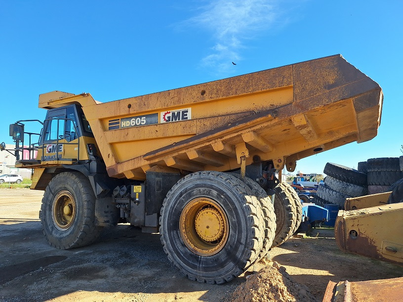 KOMATSU HD605-7EO - 리지드 덤프/ 바위 트럭 : 사진 3 KOMATSU HD605-7EO - 리지드 덤프/ 바위 트럭 : 사진 3